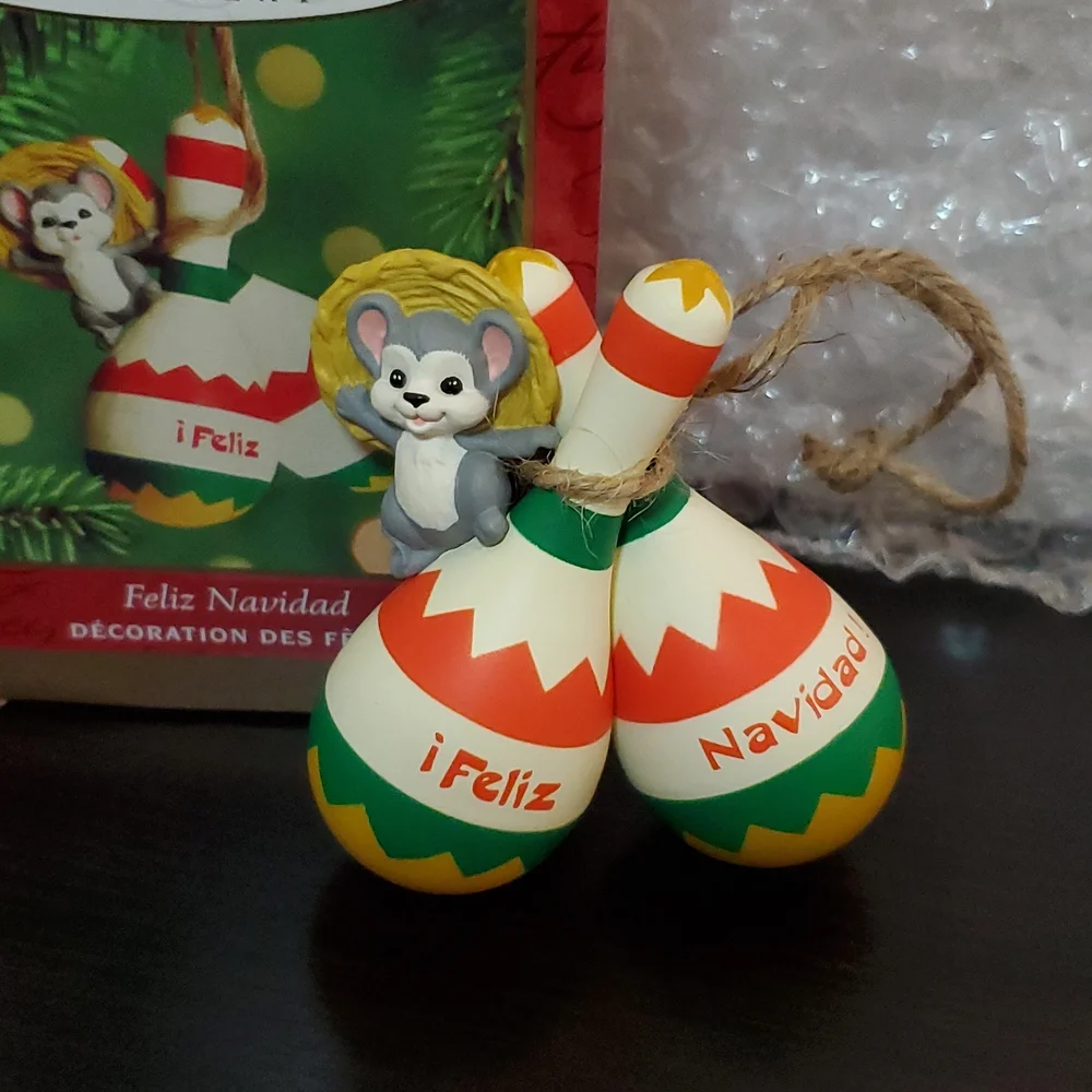 Vintage Hallmark Keepsake Ornament Feliz Navidad Maracas Ornament 2000 - Picture 5 of 6